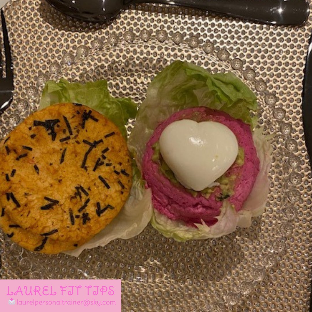 🍂💖 Welcome to Valentine's Day! ☕ Here's my Smoked Salmon, Beetroot &amp; Cream Cheese pate topped with an egg shaped heart &amp; accompanying seaweed crackers. 
#valentinesday #smokedsalmon #seaweed #beetroot #creamcheese #valentinesdaylunch #healthyeating #lightlunch #nutritious