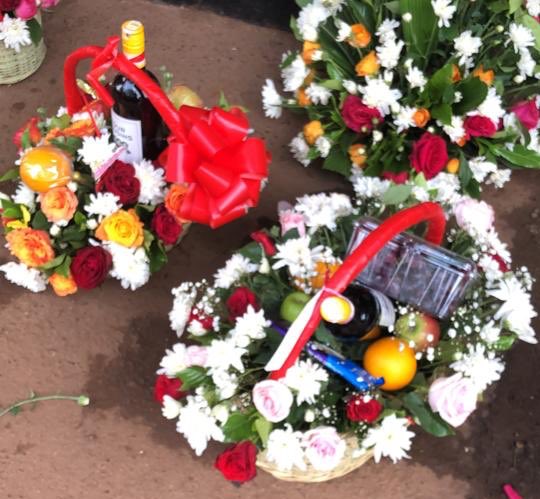 Very last reminder to my Banyankore friends, omuntu ku akunda mugyenzi we amuha ente....don’t reduce yourselves to flowers.