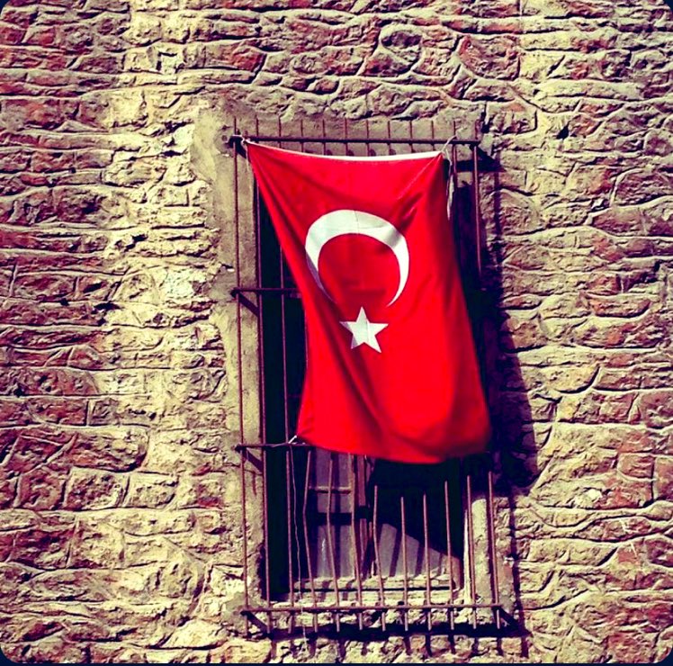 • Selahattin Demirtaş teröristtir ve Biz Müslüman Kürtlerin lideri değildir

•PKK (Partiye Kafire Kürdistan)
bizim ordumuz değil, terör örgütüdür

•Hdp bizim partimiz değil, PKK’nın siyasi koludur

Bize en büyük zararı veren bunlar ve bunlara destek olanlardır 

 #KahrolsunPKK
