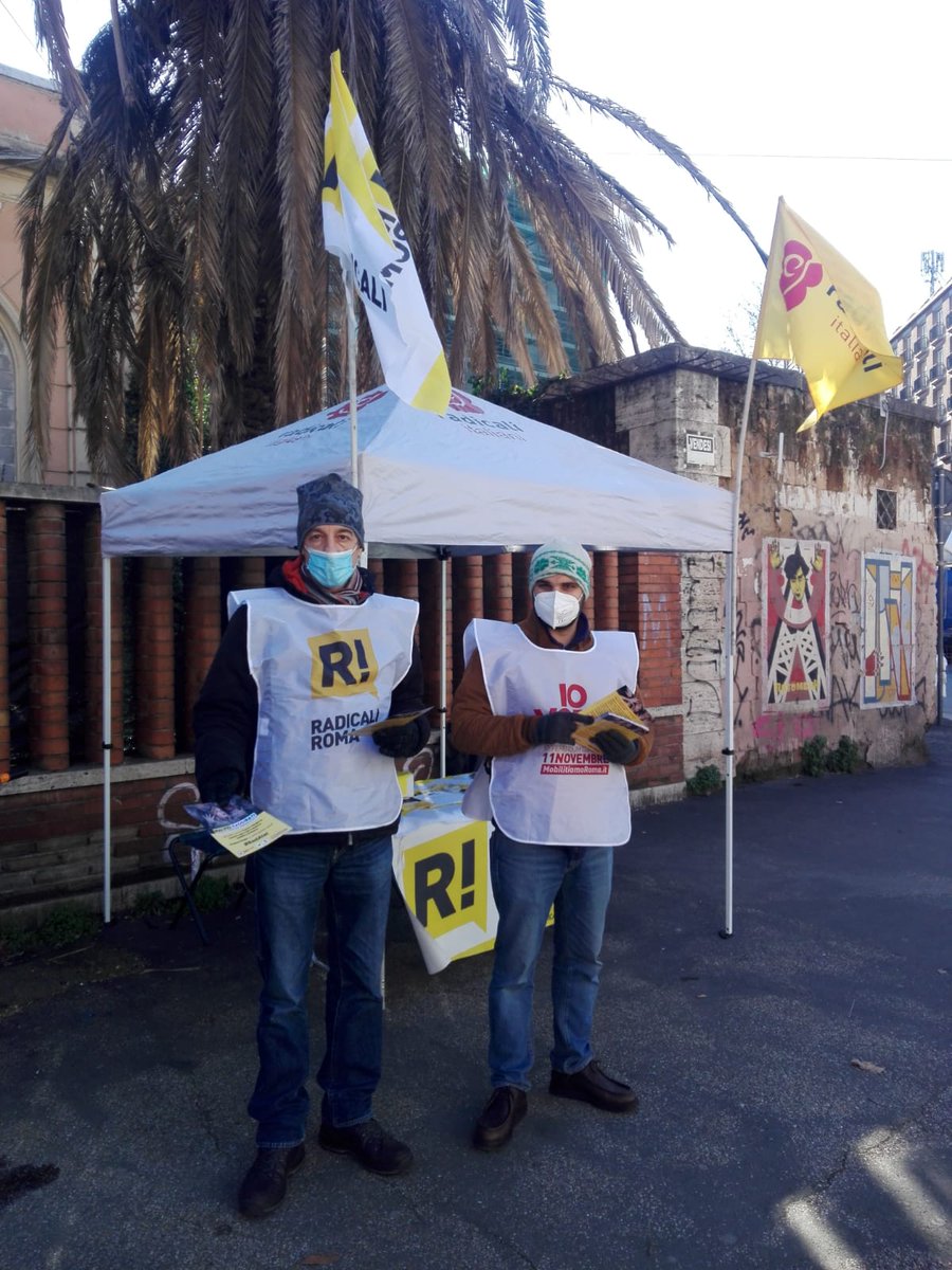 RadicaliRoma's tweet photo. Anche oggi #14febbraio facciamo informazione sul #ReferendumAtac e sulla mobilità di Roma.
Il #25febbraio in Assemblea Capitolina i consiglieri comunali si pronunceranno sul risultato del referendum e sul futuro del trasporto pubblico capitolino. https://t.co/zkWjchTt7o