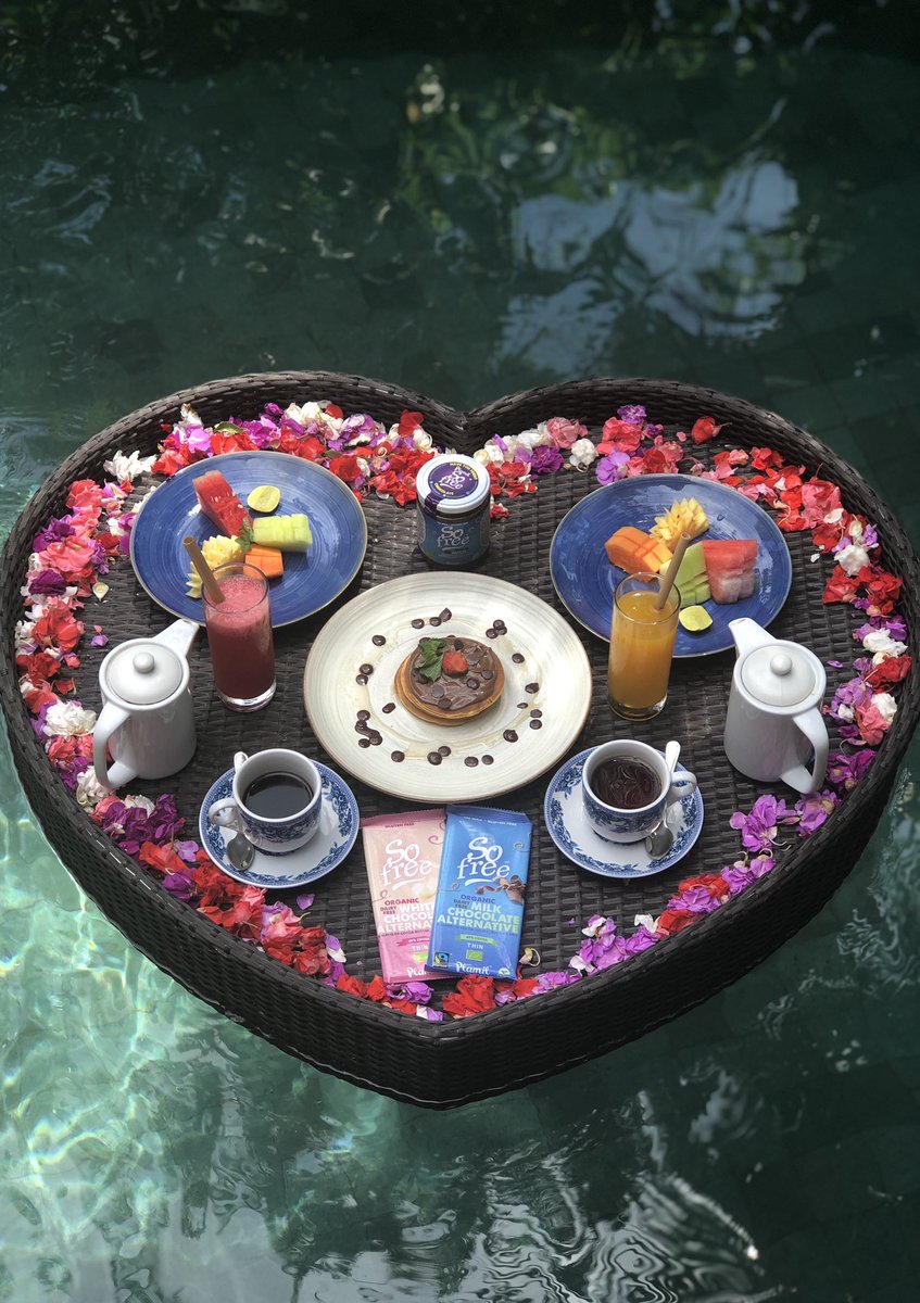 When Valentines Day is so close to Pancake Day...why not just join the two together! 😄🥞🍫🍓 

Happy Valentines Day everyone! 🌹🙌💋❤️ 

plamilfoods.co.uk

#vegan #plantbased #chocolate #glutenfree #dairyfree #love #valentines #valentinesgift #breakfastbowl #veganvalentine