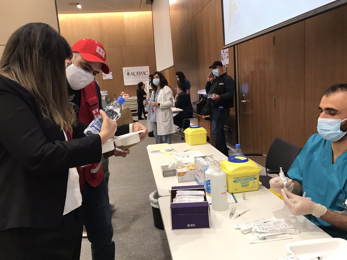 IFRC_MENA's tweet photo. مراقبو الإتحاد الدولي يتواجدون في مراكز التلقيح ضد #فيروس_كورونا للتأكد من سير الحملة الوطنية وفقا للخطط المتفق عليها. #كوفيد١٩ https://t.co/KU4NcBTvgW