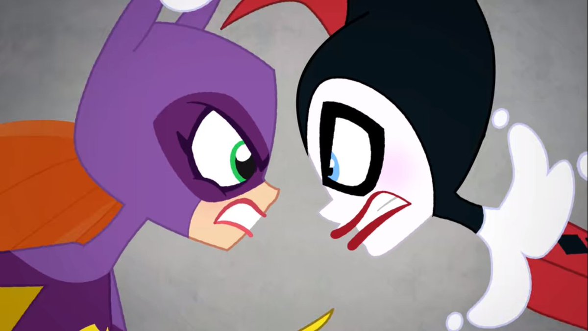 ポロろっか Dcスーパーヒーロー ガールズの19話 お互い正体を知らないバーバラ バットガール とハーリーン ハーレイ が親友で ロビンにバーバラを馬鹿にされたハーリーンがハーレイの姿でロビンに復讐しようとするけどそれを止めようとするバット