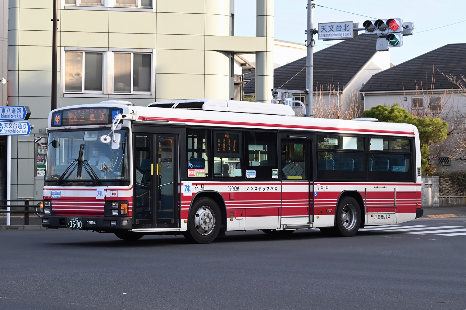 Tm 小田急バス 05 C9094 多摩0か3590 近頃登戸から転出が続いている初期型のpj Lv E9094号車はc9049号車の代替として武蔵境へと転属し 都区内エリアで新たな活躍を始めています 今日は土日に2往復のみ運行の鷹58系統 三鷹駅 調布飛行場 にも