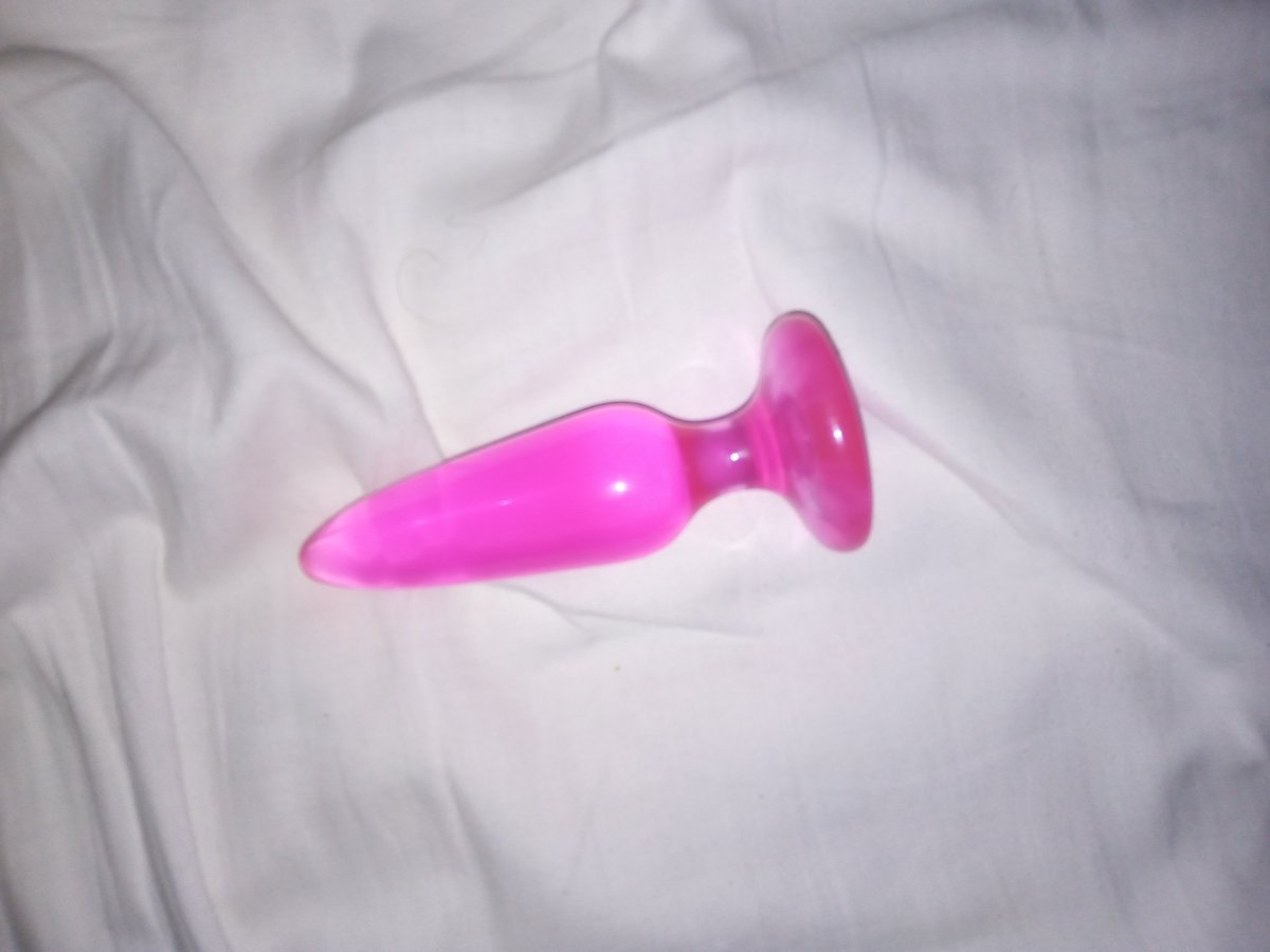 My Valentine gift to her.... A pink buttplug!