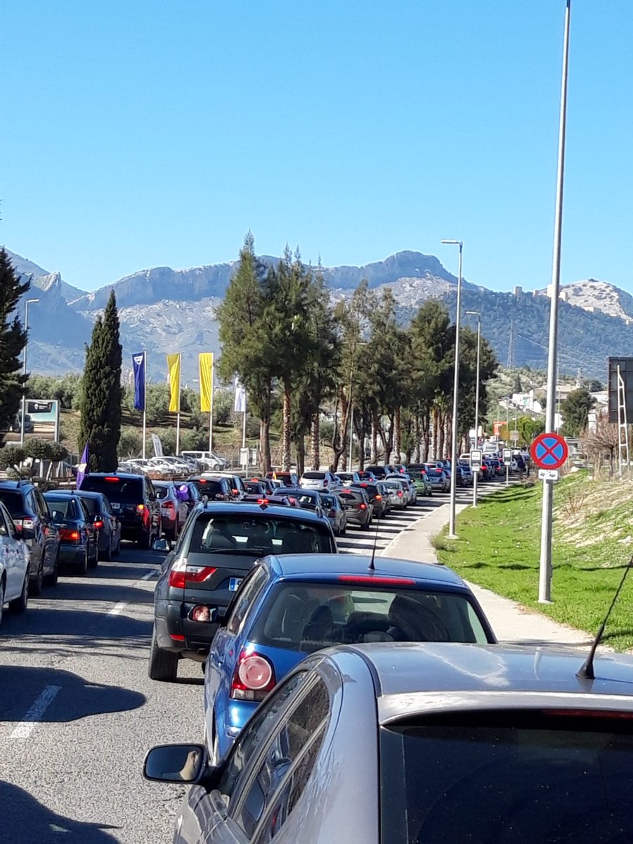 OrgullososdJaen's tweet photo. 🚗🚙 Jaén está totalmente colapsado, varios miles de coches han acudido a la movilización por el futuro de la provincia

¡Que se escuche la voz de Jaén en toda España!

#jaenmerecemas #JaenLevantateBrava #ColceEnJaen https://t.co/NCwDlSMyr7