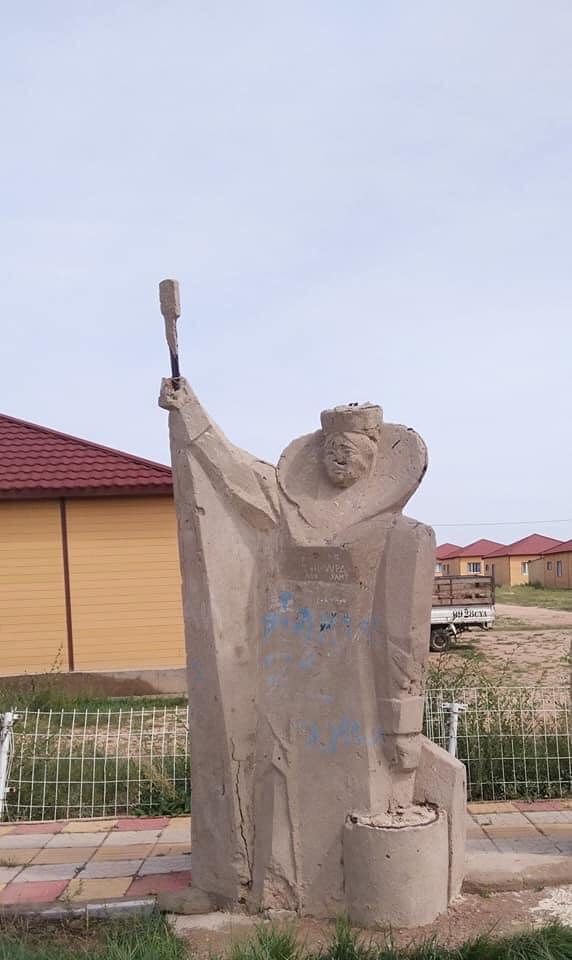 Монгол түмэн уран яруу хийцээрээ дэлхийд алдартай билээ. Алдар нь <a href="/Aldar51/">Алдар</a> чамд хамаагүйшүү суга минь