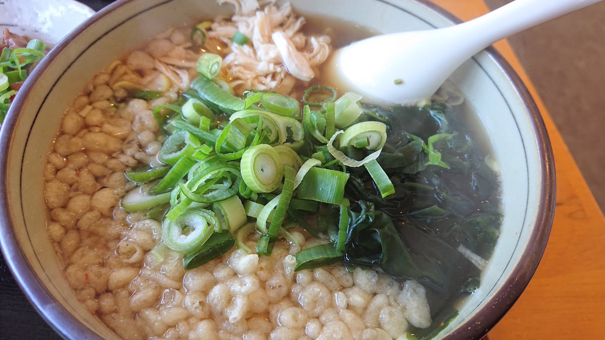 Ken爺 麺屋一里 芳賀町 和風らー麺 牛すじ煮セット 和風スープの良い香り 全粒粉の細麺 見た目はタヌキ蕎麦 牛すじも良く煮込まれてトロトロです 白飯も旨い ご馳走様でした
