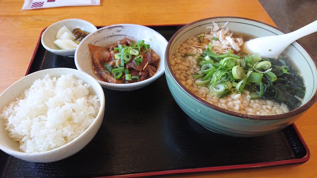 Ken爺 麺屋一里 芳賀町 和風らー麺 牛すじ煮セット 和風スープの良い香り 全粒粉の細麺 見た目はタヌキ蕎麦 牛すじも良く煮込まれてトロトロです 白飯も旨い ご馳走様でした
