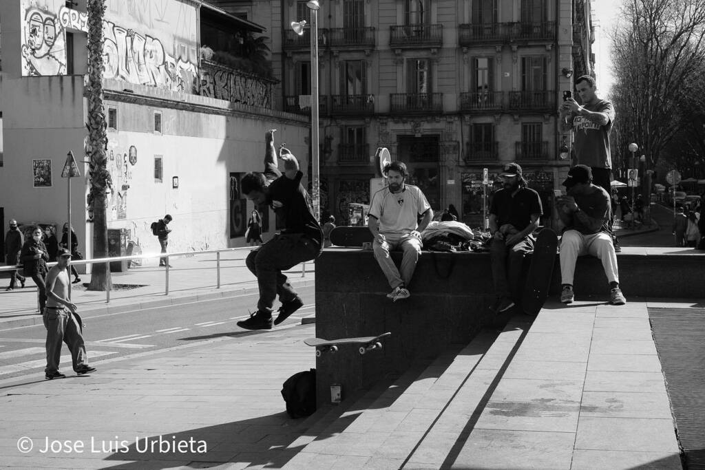 jlurbieta's tweet photo. Following the skate #barcelona #bw #streetphotography #fujifilm_xseries #fujifilm_global #fujifilm_street #esfujifilmx #skate #skateboard #blackandwhitephotography #blackandwhite #macbasb #macbalife @surfskate.bcn #surfskate https://t.co/LscpwwdBVI https://t.co/mAwe9dV1j6