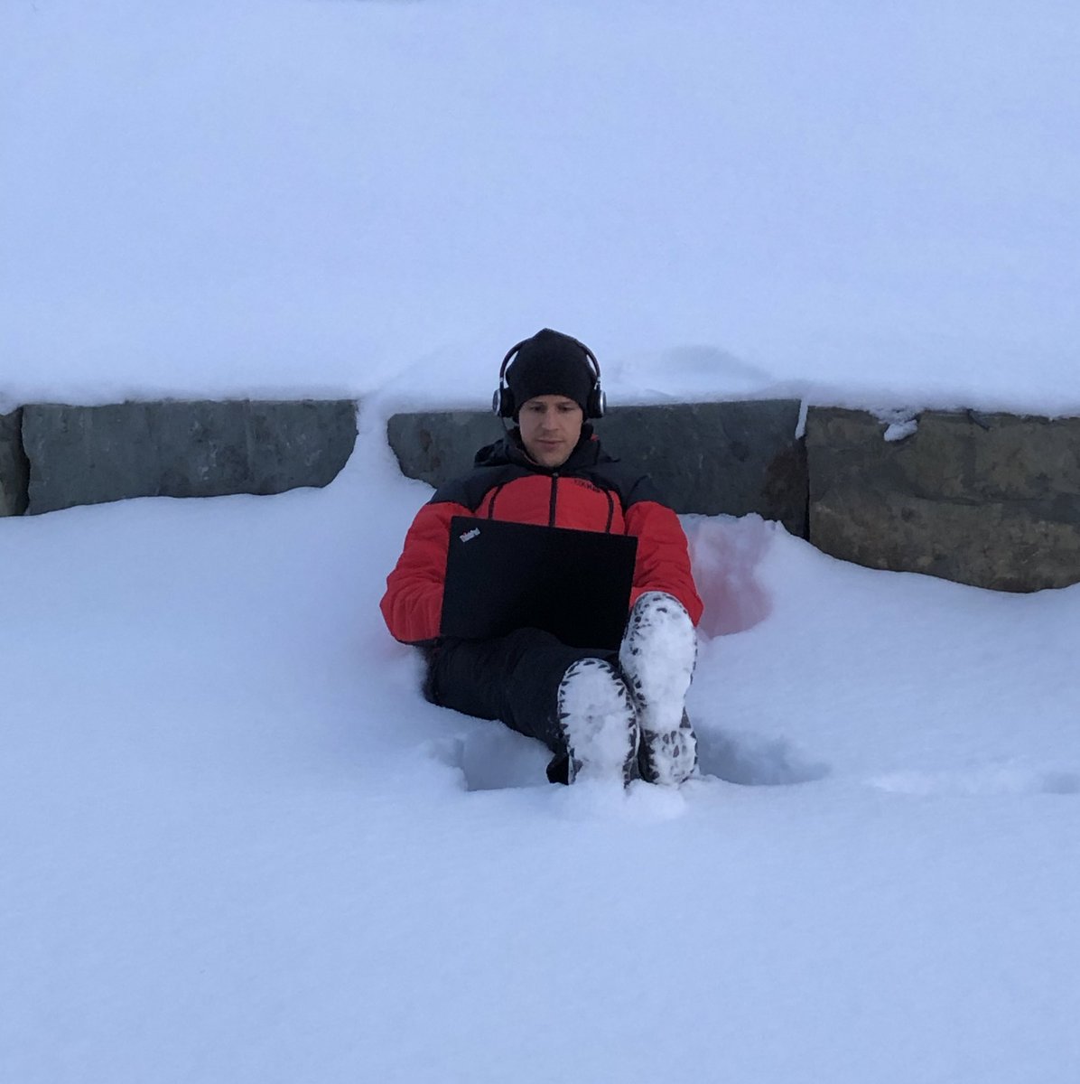 Neuer Tag, neue Herausforderungen:

Weiter geht's mit unserer #homeofficeimwinterchallenge 😎

Diesmal nominieren wir @sireXeris und <a href="/IHK_Arnsberg/">IHK Arnsberg, Hellweg-Sauerland</a>

Wie arbeitet Ihr im Winter Home Office? 🤪

Nutzt den Hashtag #homeofficeimwinterchallenge und nominiert mindestens 3 weitere 🙂