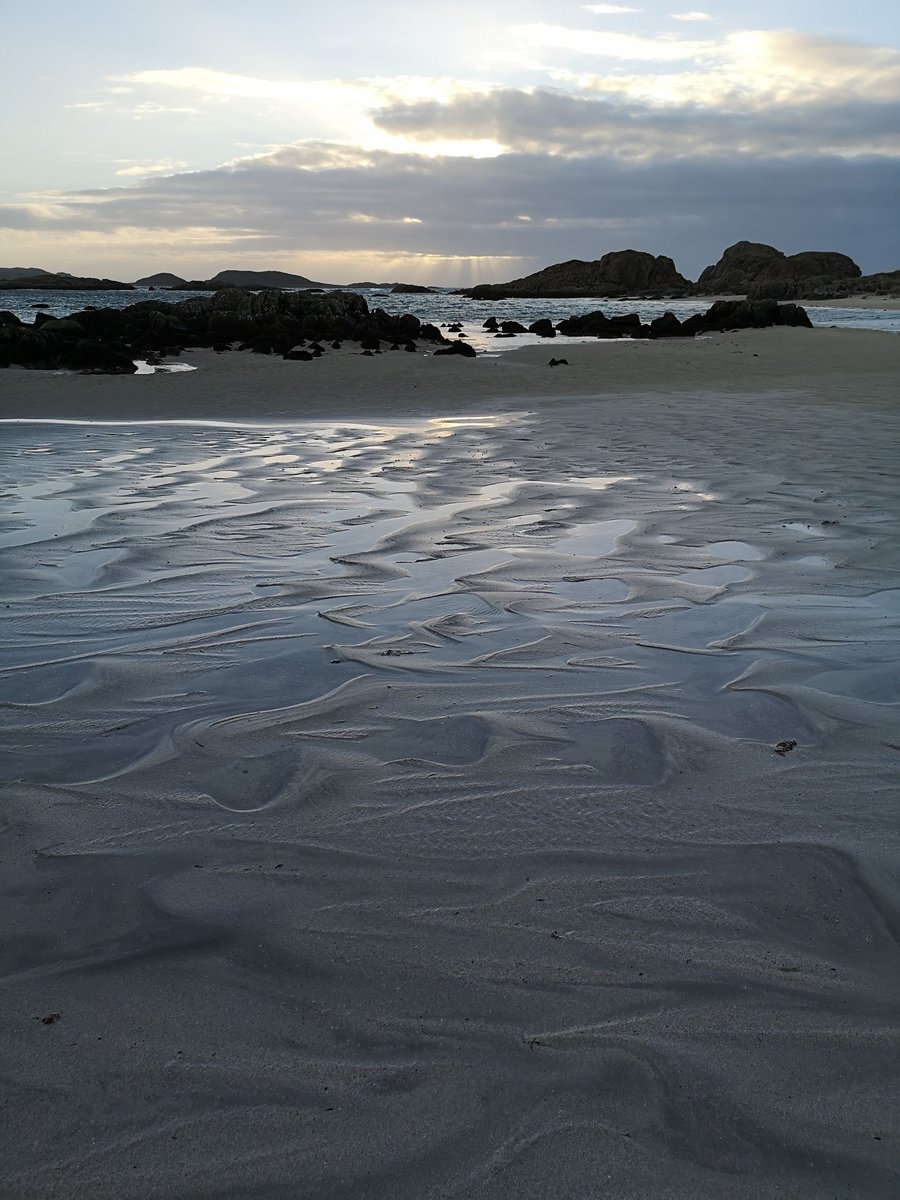 Gonescribbling's tweet photo. Heaven to get outside after almost 3 days in hatch battened house listening to destruction outside and trying to keep heat in which ever room we'd camped in. SO much milder it elt positively balmy.. Almost felt like a dip. #mull #stormisover #whatisthatbigyellowballinthesky https://t.co/yVmajFlbIL