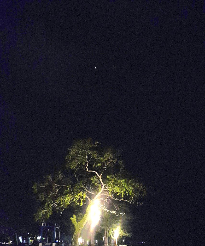 triesept's tweet photo. Biarlah ada duka malam ini, mungkin esok kan kau jelang bahagia.
Lirik lagu yg pas mewakili perasaan malam ini, duduk ditepi pantai dgn angin yg kencang dan air mata yg trus mengalir deras dan ditemani sahabat terbaiku, Thank God untuk semua yg tlah terjadi pasti ada hikmahnya🙏 https://t.co/Mv109uMTx9