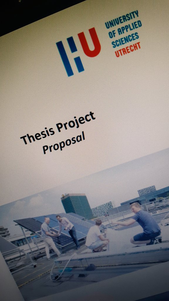 RemconS's tweet image. Toch handig dat ik zelf op de promotiefoto&apos;s van de opleiding sta, mooi voor op het voorblad van m&apos;n eerste Thesis oplevering rondom Asset Management bij WTB #masterofengineering #huide #HUutrecht