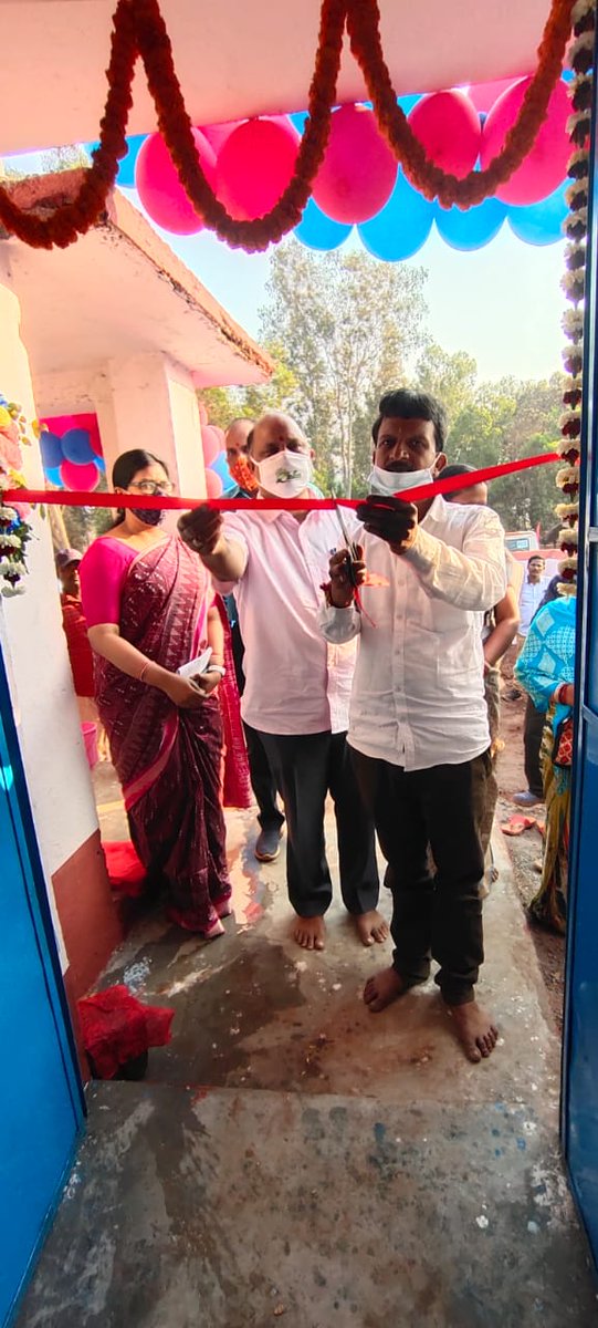 SusantaSingh11's tweet photo. ଆଜି ସୁନ୍ଦରଗଡ ଜିଲ୍ଲା କୋଇଡା ବ୍ଳକର  କାଶିରା,କୋଇଡା ଓ ଟେନସା ପଂଚାୟତରେ ହାଇମେକ୍ସ ଲାଇଟ,ମମତା ଗୃହ ଏବଂ ଗୋଷ୍ଠୀ ଶୌଚଳୟକୁ ଉଦ୍ଘାଟନ କଲି । କୋଇଡା ବ୍ଲକରେ ଅନୁଷ୍ଠିତ ଏକ ସମୀକ୍ଷା ବୈଠକରେ ଯୋଗ ଦେଲି । ମୋ ସହିତ ମାନ୍ୟବର ବିଧାୟକ ଧ୍ରୁବ ଚରଣ ସାହୁ ଓ ବିଧାୟକ କିଶୋର ନାଏକ ଉପସ୍ଥିତ ଥିଲେ ।
@CMO_Odisha 
@bjd_odisha 
@BJDITWing https://t.co/uxtuLzkEvQ