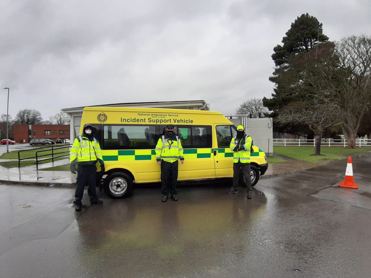 BIG shout out to the amazing CFR volunteers helping out at the vaccination centre in the Phoenix Park this weekend. @DonnellyStephen <a href="/AmbulanceNAS/">National Ambulance Service 🇮🇪🚑</a> <a href="/CFRIreland/">❤️ CFR Ireland ❤️</a>