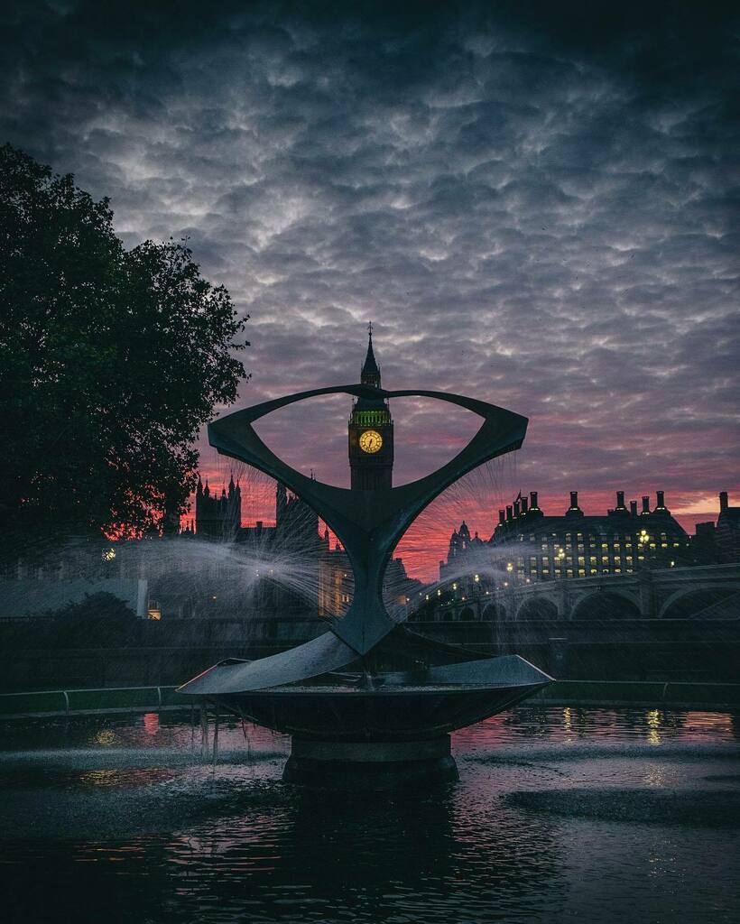 Happy St Valentine’s Day people. With love 💕.

.
.
.
.

#bigben #elizabethtower #pinkskyatnight #stvalentinesday #westminsterbridge l#westminstagram #housesofparliament #lovegreatbritian #visitlondonofficial instagr.am/p/CLR4SYDhwJZ/