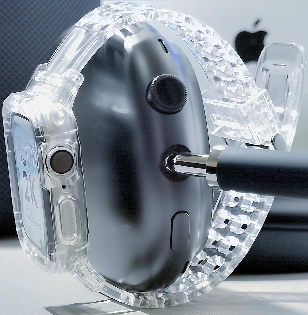 Techway0's tweet photo. Digital crown is the rotating button on the side of your Apple Watch which serves many purposes including scrolling or zooming in or out of the home screen.
The same button is also put in the AirPods Max to adjust the volume,....
#Apple #AppleWatch #Digitalcrown https://t.co/agaQafjt8I