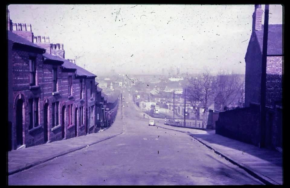oldpicposter's tweet photo. 1960s -Looling down from the very top of Argyle Street South. Birkenhead. https://t.co/fifRGREKgL