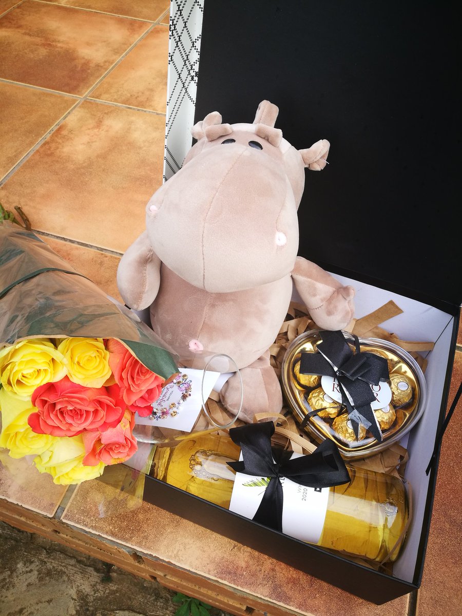 MaxSCorner01's tweet photo. #deliveries

B O X E S ❤️🎀

#gifts #giftsforher #giftsforgirls #giftswithlove #valentinesday2021 #ValentinesDay #Valentineswithgiftboxes #giftboxeslso #loveboxes #love #carepackages #teady #giftshop #giftsstore #roses #Lstwitter #lesotho https://t.co/cgcNsqAKLO
