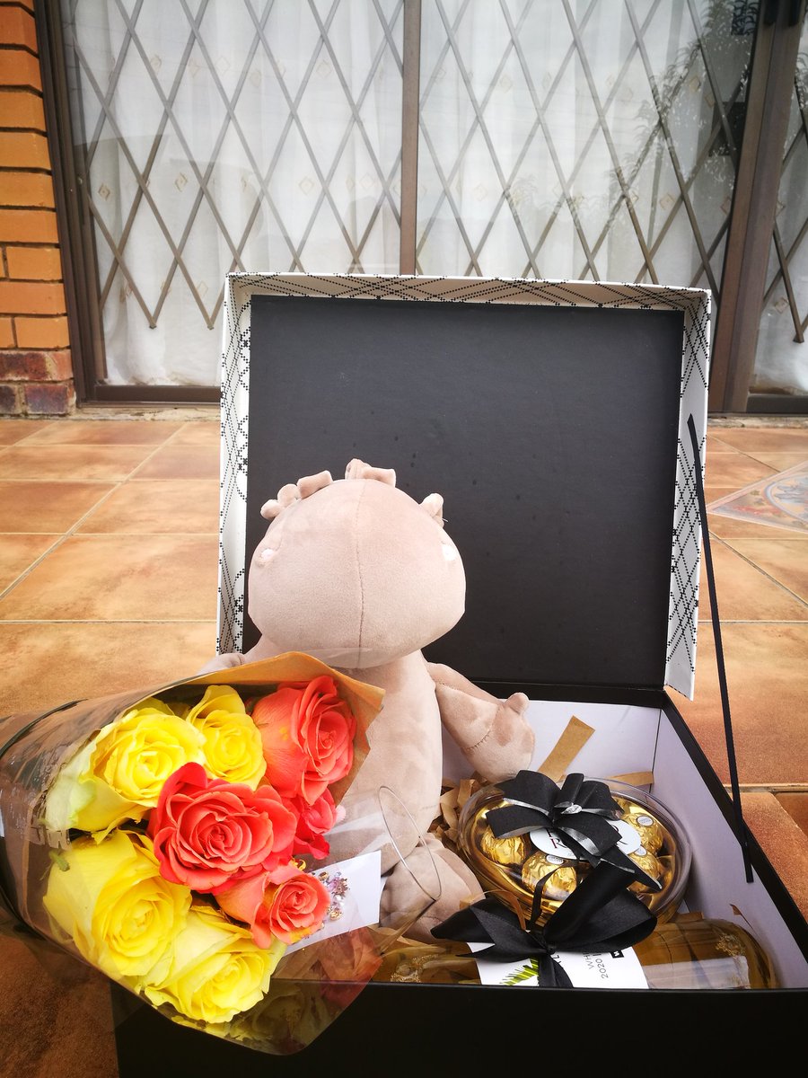 MaxSCorner01's tweet photo. #deliveries

B O X E S ❤️🎀

#gifts #giftsforher #giftsforgirls #giftswithlove #valentinesday2021 #ValentinesDay #Valentineswithgiftboxes #giftboxeslso #loveboxes #love #carepackages #teady #giftshop #giftsstore #roses #Lstwitter #lesotho https://t.co/cgcNsqAKLO
