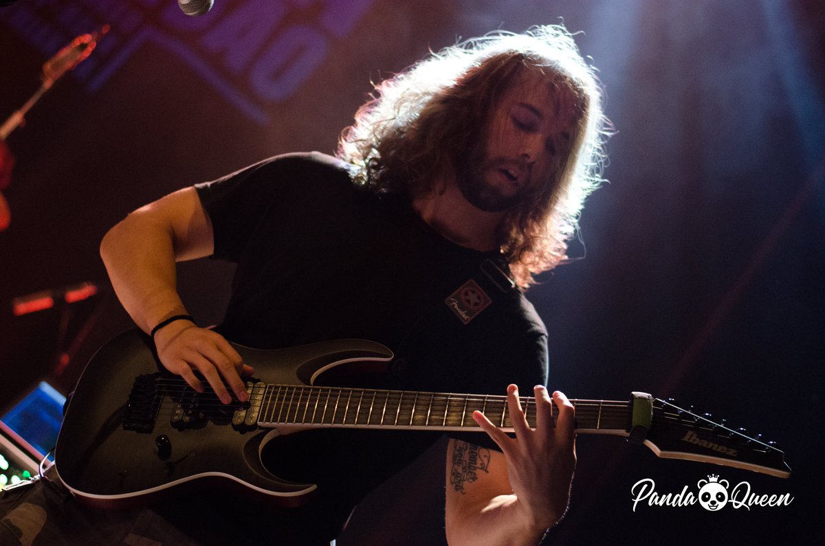 Hoy es San Valentín y el cumpleaños de nuestro guitarrista <a href="/aserrabl/">Alex Serra</a> 💝💝
Felicitarle con cosas románticas!