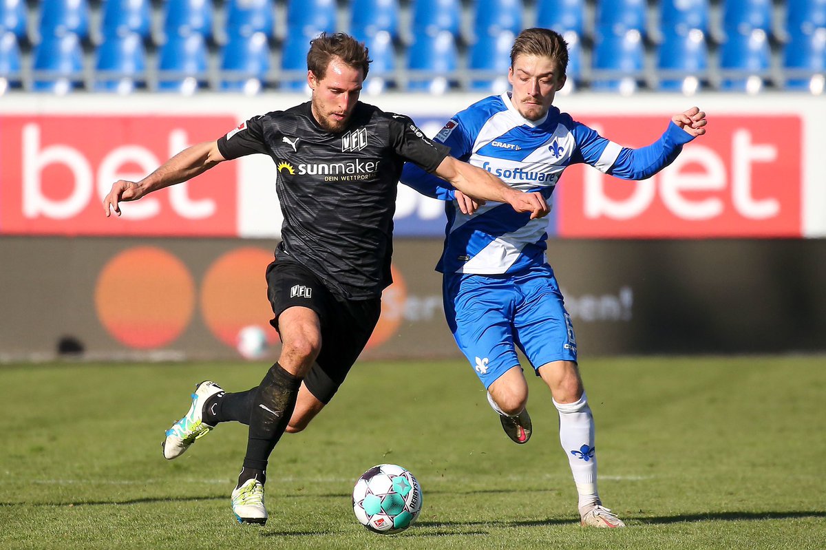 FussballBR's tweet photo. 2️⃣🇩🇪 Com gol de Mathias Honsak no primeiro tempo, o Darmstadt (12º) venceu o VfL Osnabrück (15º) por 1 a 0 em confronto direto na parte inferior da classificação. Os Lírios abrem agora 7 pontos do Z3. 

#SVDOSN https://t.co/bt6W1hNjYM