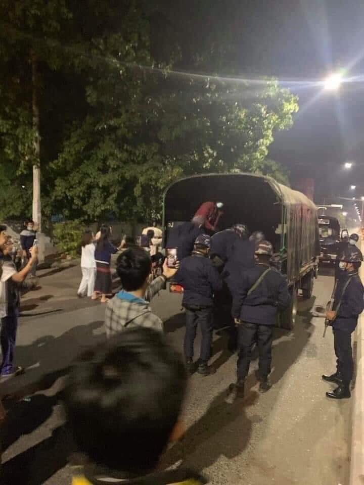 eden_lien's tweet photo. 1) Breaking! Myanmar: the military cut out the internet soon! Before this time I want to show you what is really happening in Myanmar at night! https://t.co/W98pKmfry0