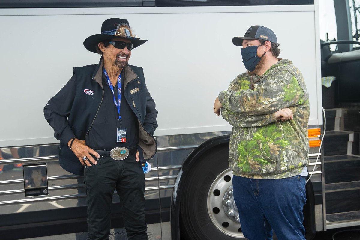 Great meeting Richard Petty this morning before the race.
#DAYTONA500