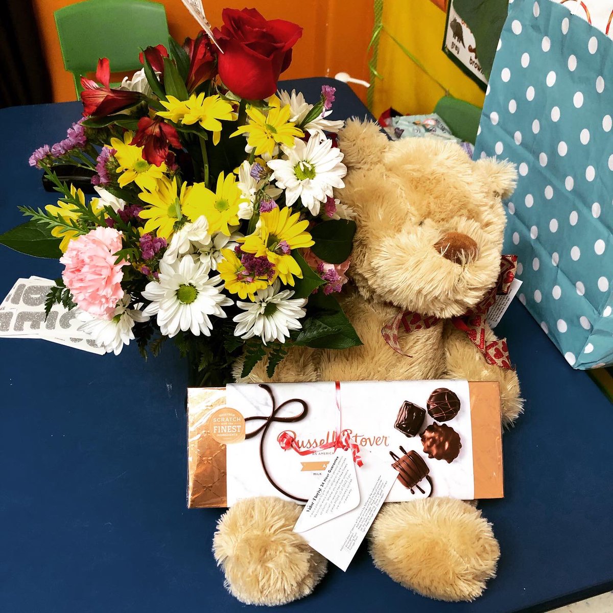 ryleereel's tweet photo. I’m the luckiest girl in the world❤️❤️ Tyler sent these to me on Friday at work since the weather has made it impossible to spend our first Valentine’s Day together https://t.co/aJqR8BHPXn