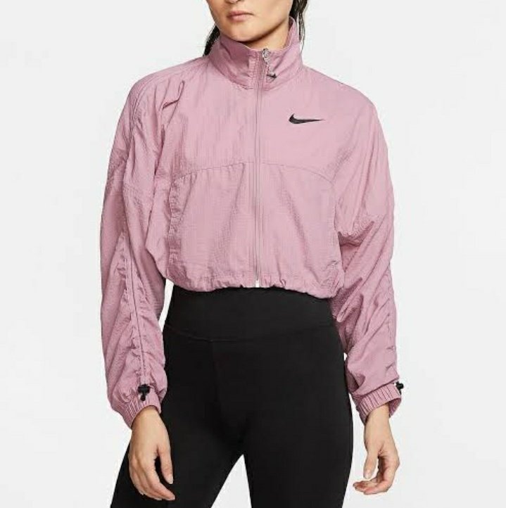 Now let's end this thread with some real model SANA poses cuz she outsold .