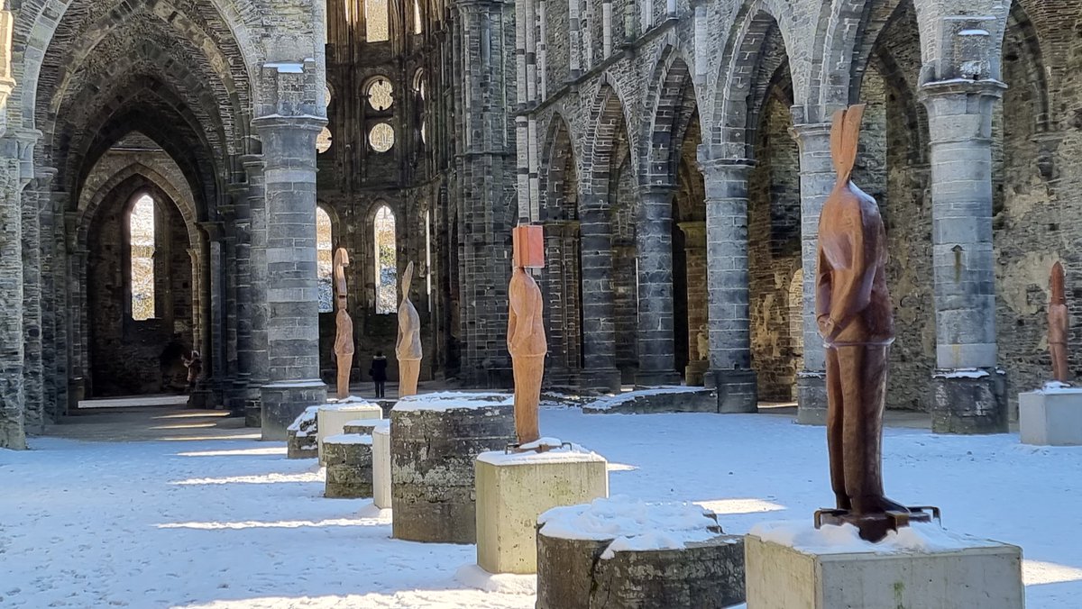 BernardPetersBE's tweet photo. Belle exposition de sculptures de Jean-Michel #Folon dans ce cadre magnifique de l'abbaye de #Villers-la-Ville ➡️ prolongation jusqu'au 21/03/2021 @fondationfolon @abbayedevillers #Wallonie #visitwallonia #visitbelgium https://t.co/DBSGG87z3k
