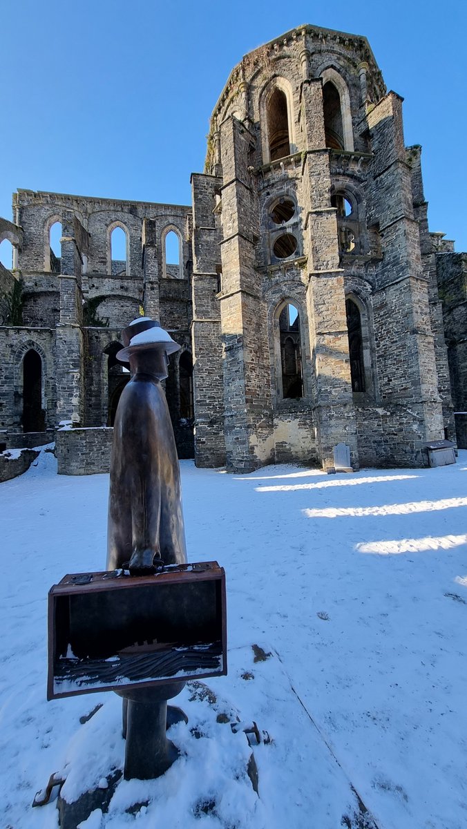 BernardPetersBE's tweet photo. Belle exposition de sculptures de Jean-Michel #Folon dans ce cadre magnifique de l'abbaye de #Villers-la-Ville ➡️ prolongation jusqu'au 21/03/2021 @fondationfolon @abbayedevillers #Wallonie #visitwallonia #visitbelgium https://t.co/DBSGG87z3k