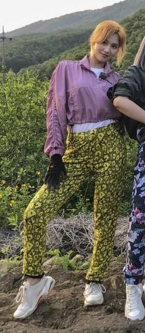 Now let's end this thread with some real model SANA poses cuz she outsold .