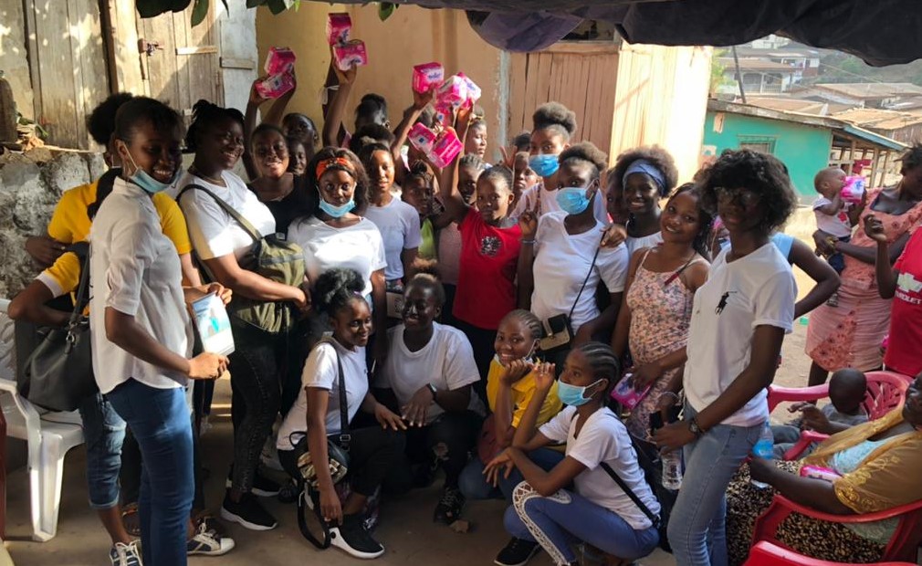SimcheRoberts's tweet image. On 13/02/2021 Transformative Women's Initiative in collaboration with TGI &amp;amp; GWE had a community dialogue session with 20+ mothers and their daughters at congo cross community  on the theme building back better relationship between mothers &amp;amp; daughters. Achieving SDG 5 @mama_ember