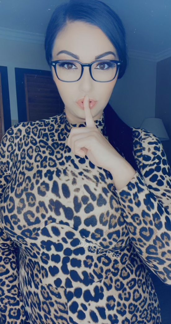 2daisy_p88's tweet photo. Ssssshh is our little secret, who wants to be my naughty valentines. #latina #hotwife https://t.co/hkeHUysUKj