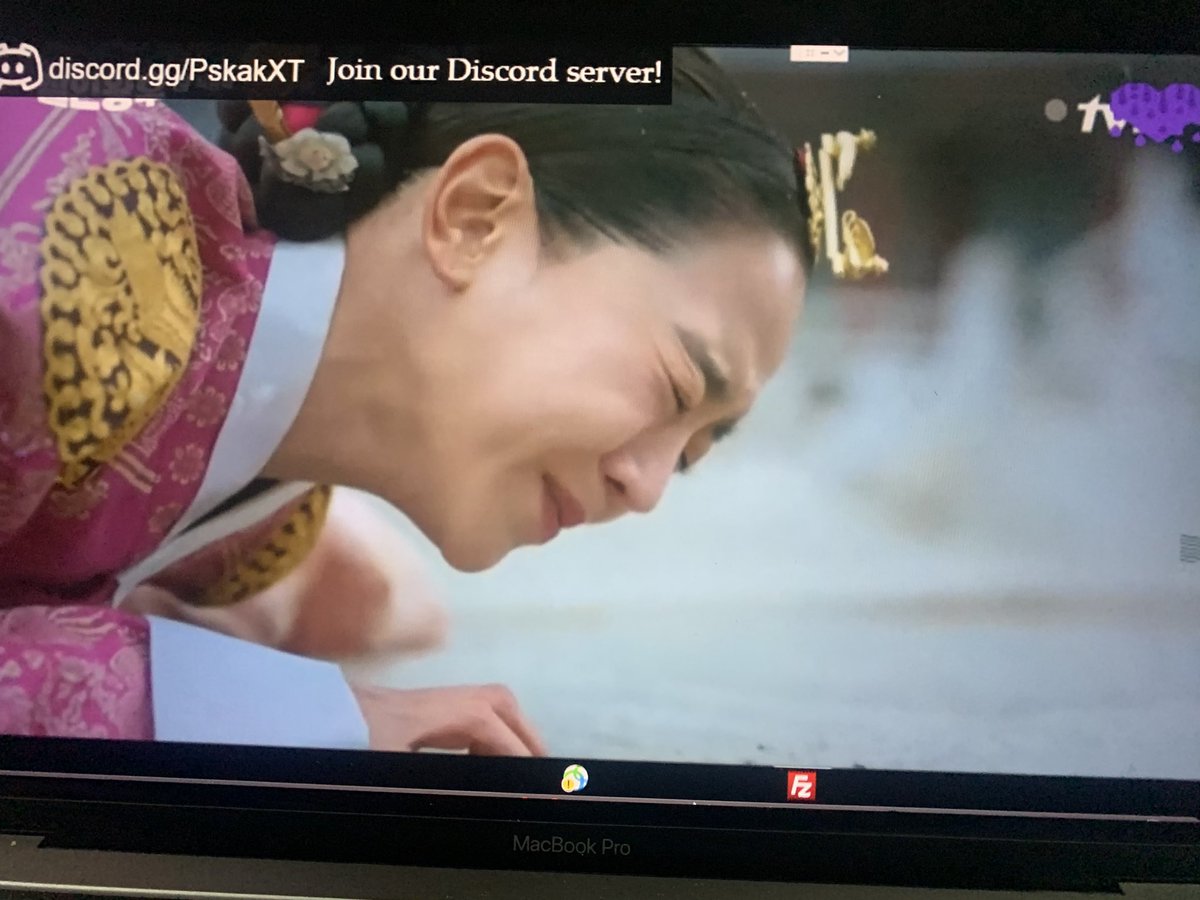 ninguchi1's tweet photo. ไม่เคยดูซีรีส์ดำน้ำขนาดนี้ 😂😂 #mrqueenep20 https://t.co/zrzzqvsuFq