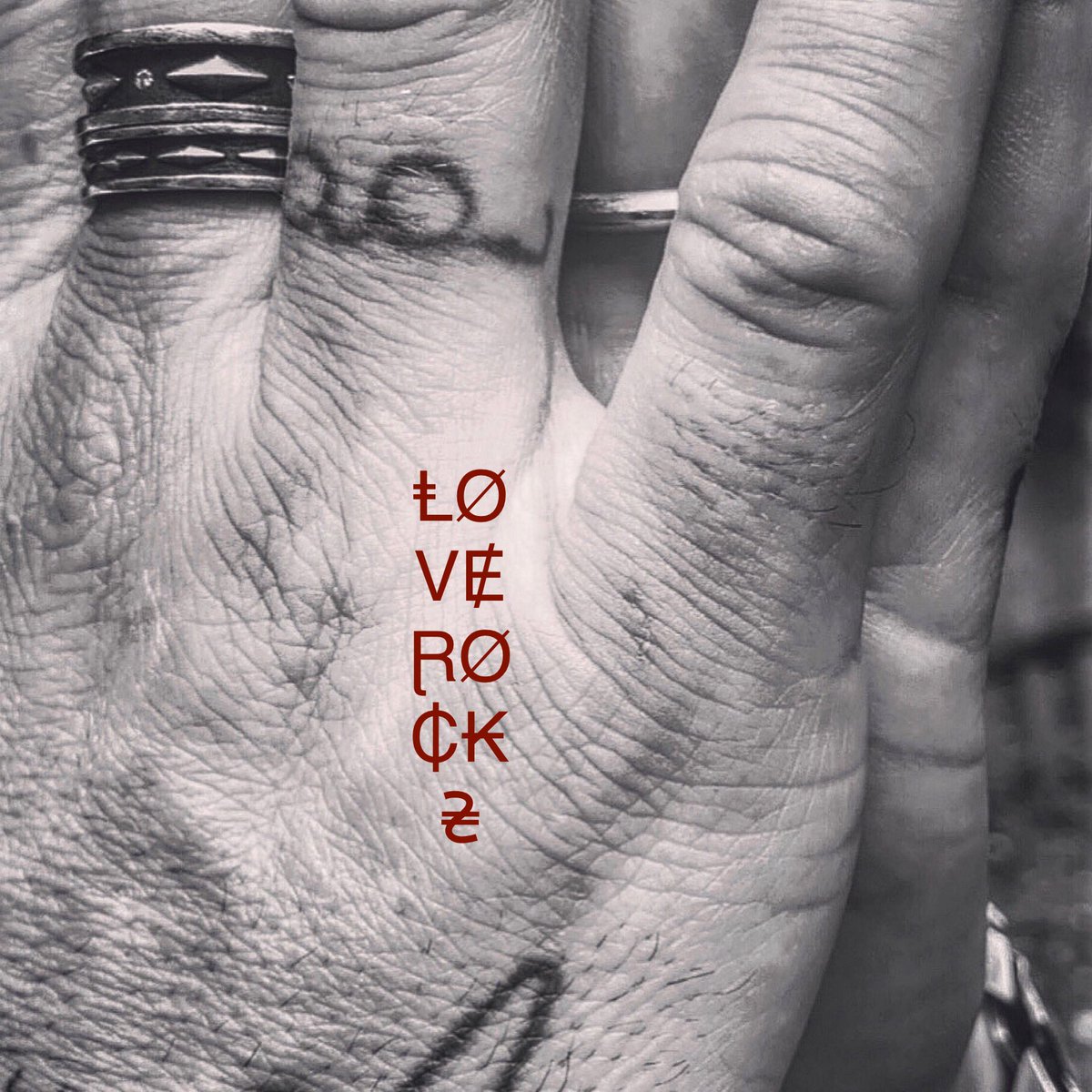 ThujaJewels's tweet photo. ⱠØVɆ ⱤØ₵₭₴
for him &amp; for her
for the seekers of #TrueLovE

#ThujaJewels #SnakeCollection #Diamondback #style #chic #luxury #fashion #jewels #jewelry #jewellery #finejewelry #finejewellery #mensjewelry #mensjewellery #mensbracelet #mensbracelets #musthave #ValentinesDay https://t.co/A5ZTPA6ufs
