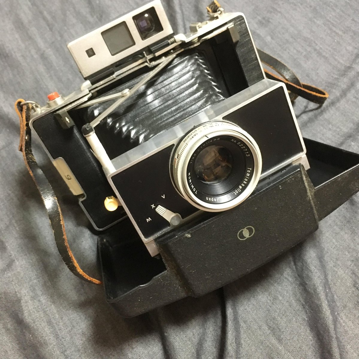 lab_macs's tweet image. 持ってる
おらは、おじいちゃん
もっと古いプロ用も持ってますよ！☺
＃Polaroid180
60&apos;s
made in Japan