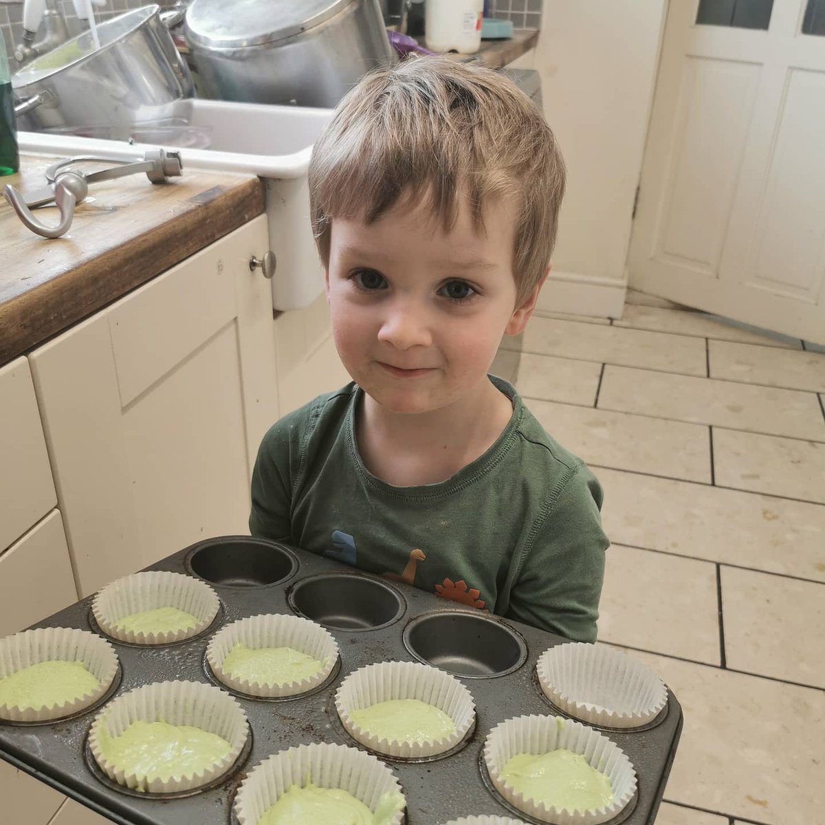 jaredpudmaker's tweet photo. When you've been a shit at nusery, you make the staff super hero themed Victoria sponge to say sorry your listening ears have been switched off ๐คฃ
Basically if you fuck up in life, always have a swift sponge up your sleeve.
#cakesnotdrugs #hulkcake https://t.co/H7dxVWqUNW