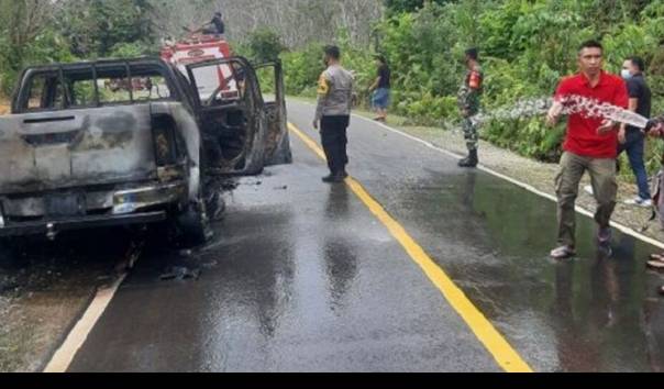 Miris, Mobil Petugas Dinas Kehutanan Dibakar Saat Pergoki Illegal Logging yang Libatkan Aparat dlvr.it/Rsh7H4