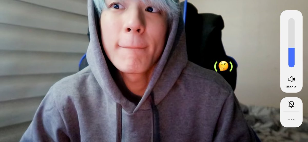 ollaboutwayV's tweet photo. 💚💚🍭
#RELAYCAM #JenoRelayCam #JENO #SaintValentin #ValentinesDay #valentinesday2021 https://t.co/uB1NLRMdJm