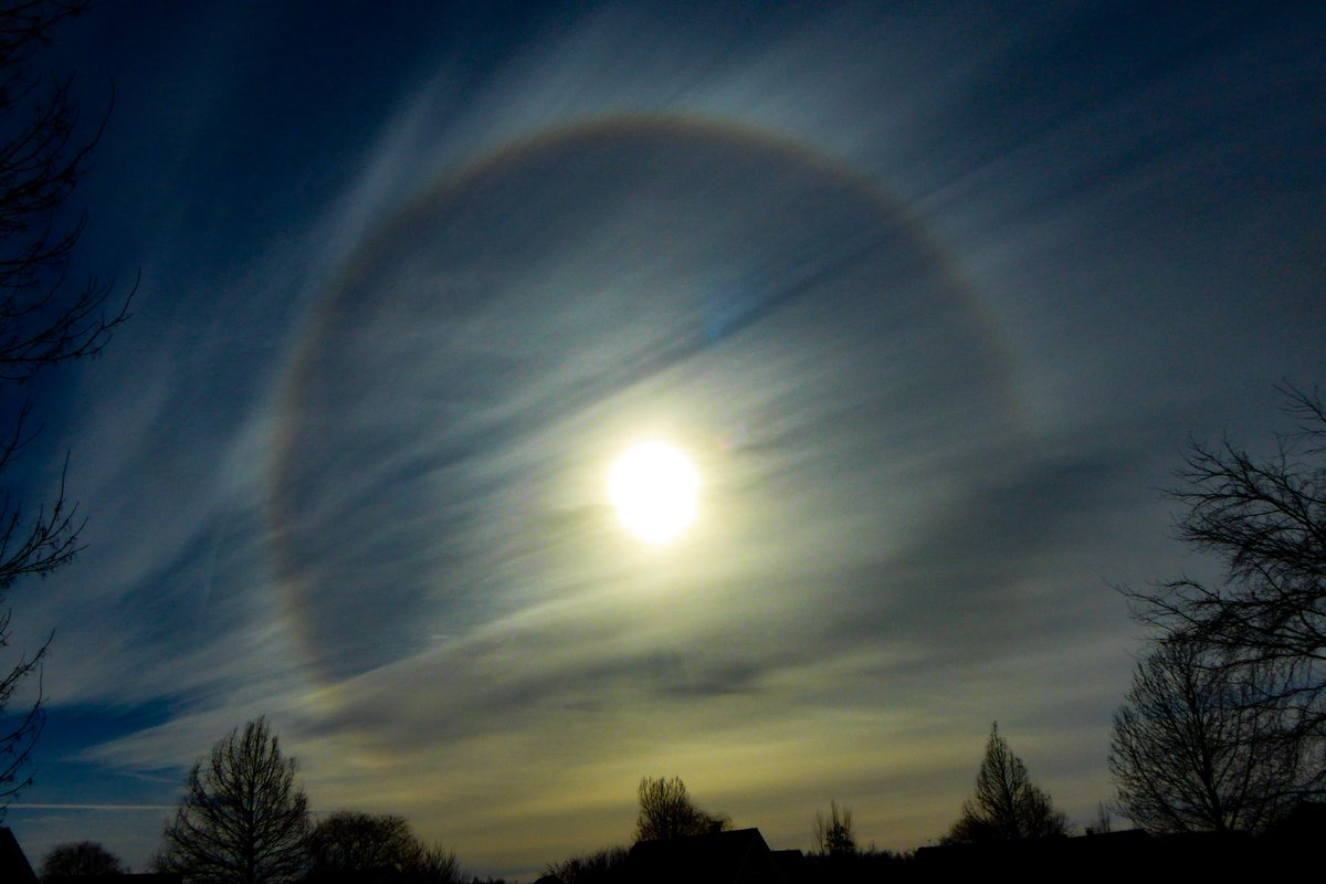 DPvanLoo's tweet image. Pracht van een halo om de zon boven #parcsandur in #Emmen #weerfoto @marcoverhoef @Alpenweerman @BuienRadarNL @Weerplaza @Talpaweer @weeronline @MeteoRoodescho1 #halo #schaatsenopnatuurijs #schaatsen #schaatspret #schaatskoorts