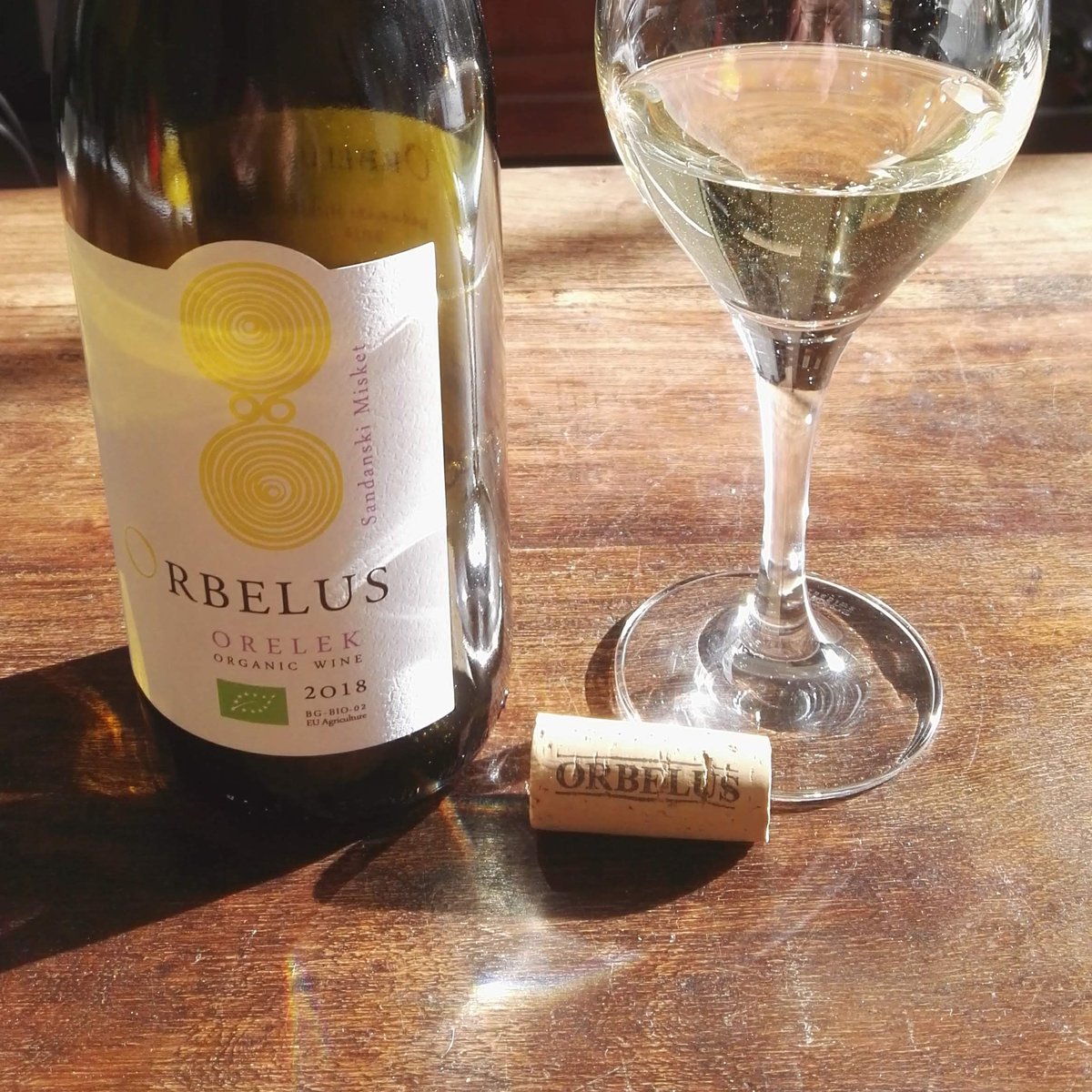 🇧🇬 Unfortunately it is not possible to participate in the festivities around #StTrifon Zarezan. That's why in my mind I slide down to the Struma Valley in southw #Bulgaria with a glass of the rare #SandanskiMisket, winery Orbelus. Lots of  notes of mandarin in both nose and taste