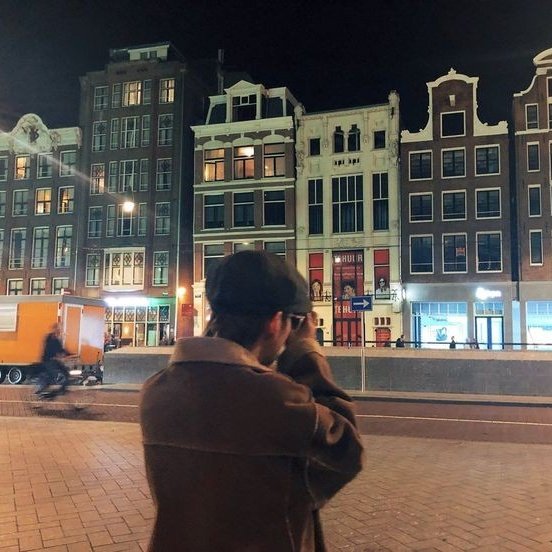 a free and happy date with him.