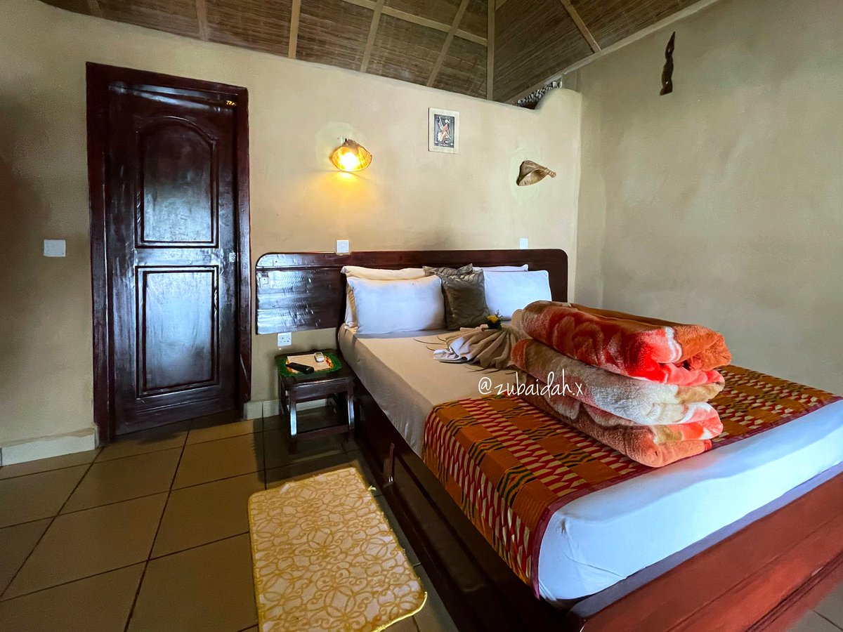 Check in begins at 12:00pm and check out ends at the same time. Oh I got the Honeymoon Chalet, which was huge with yellow lights and a wood and stone theme and a balcony overlooking the bay. It had a desk, bench, fridge, wardrobe, AC (very important) and TV.