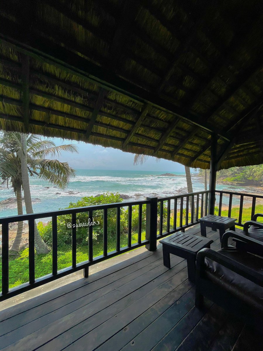 The view during the day is so calming, and it’s so beautiful when the sun is setting.Gives you all the feels.The welcome set-up was so cute,they had flowers & towels in a little arrangement on the bed.12am convos on the baclony different, especially with bottle of wine. Whew.