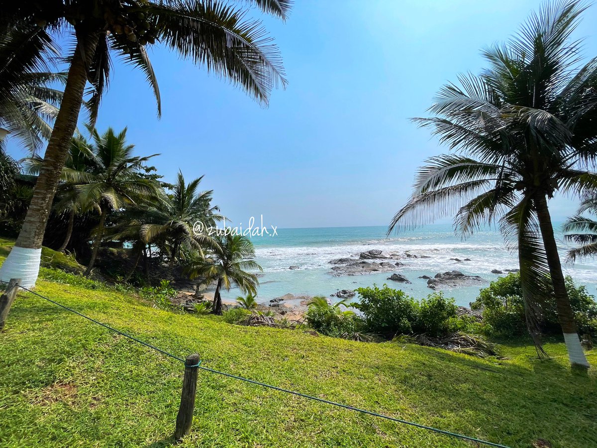 It’s a little worrying that the only thing preventing someone walking on the path b/w the rooms from falling down the side of the hill is their personal gravity & a rope.The vertigo was intense & I feel like they need to put a few more measures in place to prevent any accidents.
