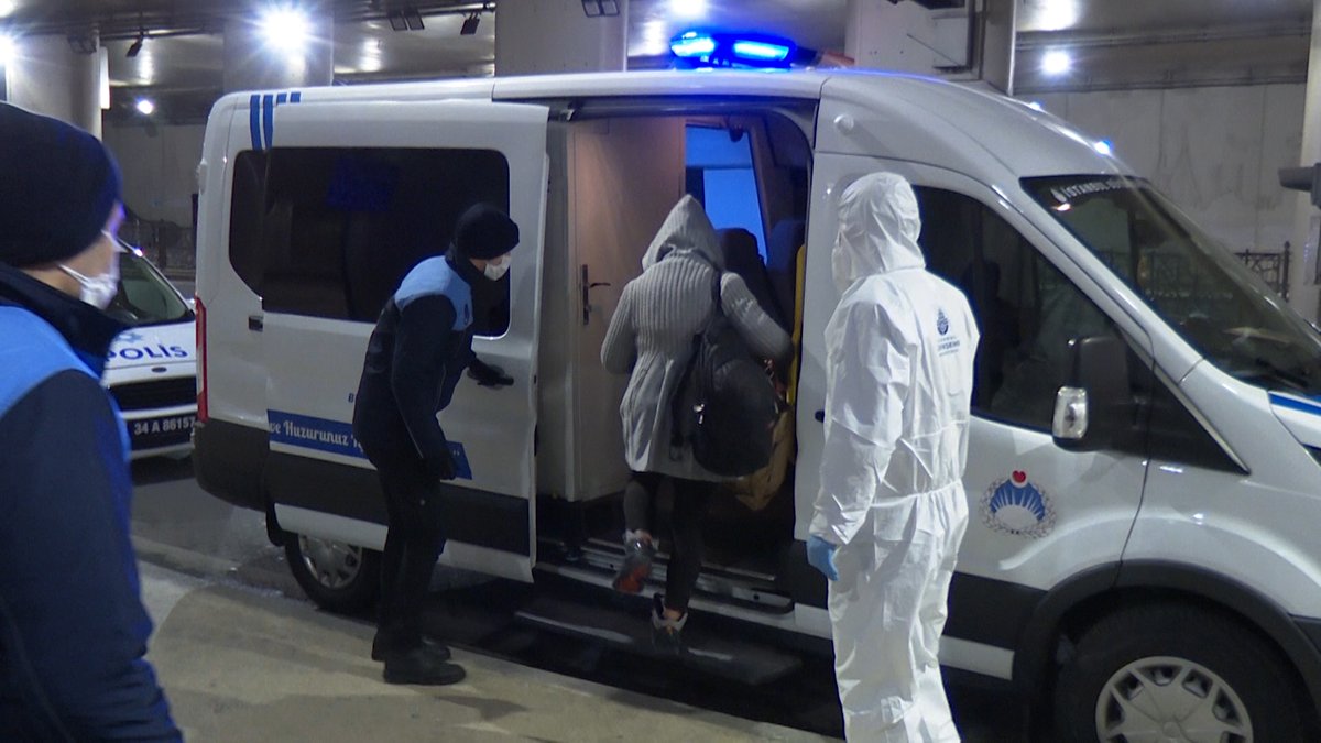 imamoglu_int's tweet image. As temperatures drop, we can't let anyone sleep rough in #Istanbul. @municipalityist teams were out across the city last night to move homeless citizens into warm, COVID-safe shelters. We also provide psychosocial support to help them find employment &amp;amp; reintegrate into society.