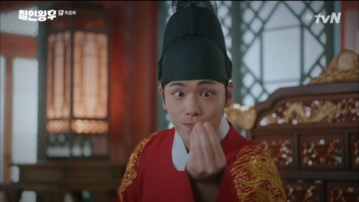 taerisverse's tweet photo. BONGHWAN IS SO HAPPY KNOWING CHEOLJONG MADE IT ALIVE AND SEEING HIS PICTURE PLEASE THIS IS SO CUTE HELP ME #MrQueen #MrQueenEp20 #ThankYouMrQueen https://t.co/2vXeKTnp45